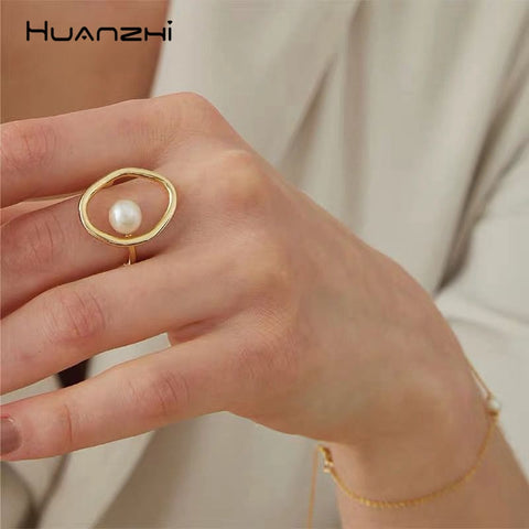 HUANZHI New Chic Design Elegant Imitation Pearls Simple Round Hollow Geometric Finger Rings for Women Girls Party Jewelry Gifts